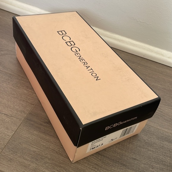 BCBGeneration Black and White Braided Slide Sandals size 7 - Picture 9 of 9